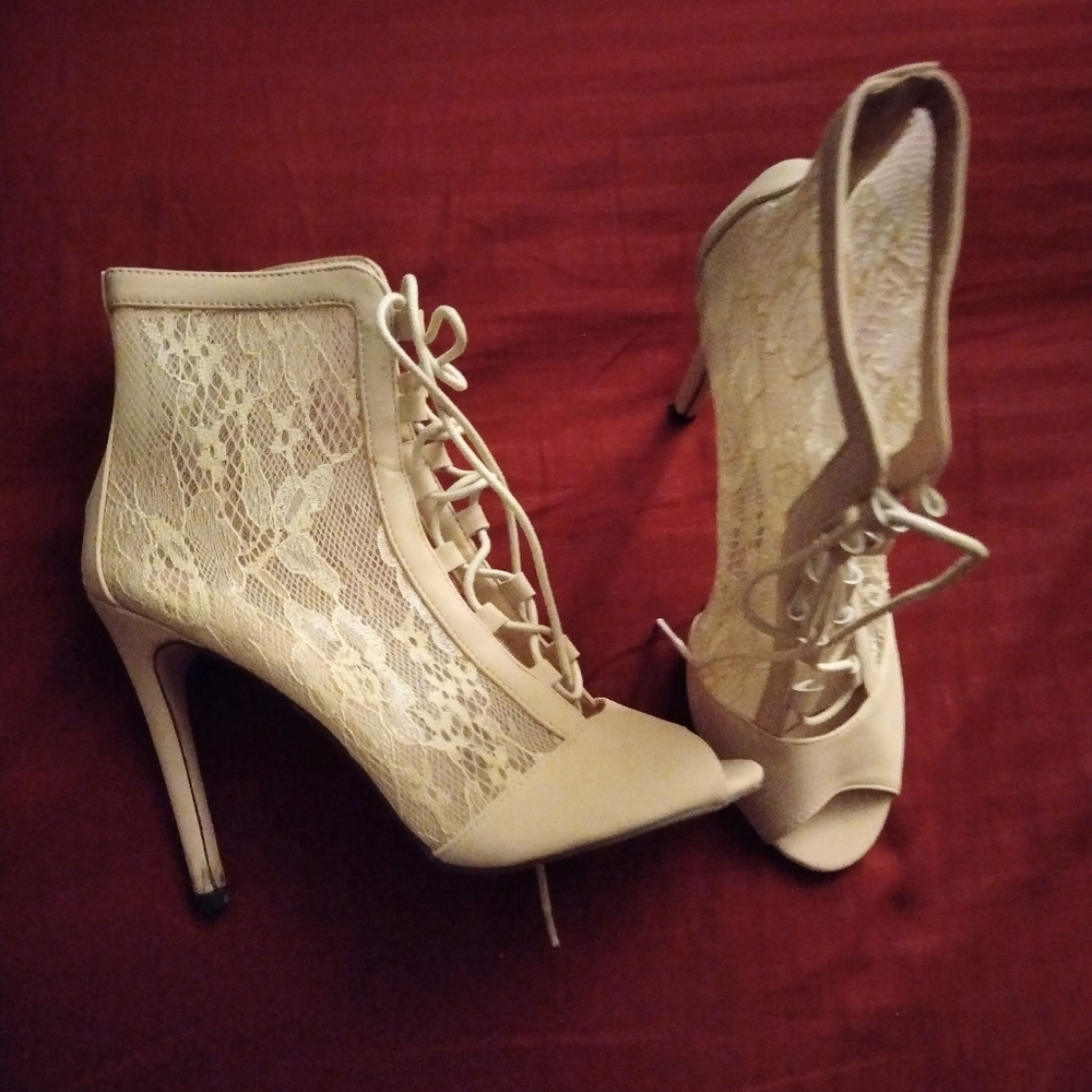 Pale pink 3 inch heel lace stilettos